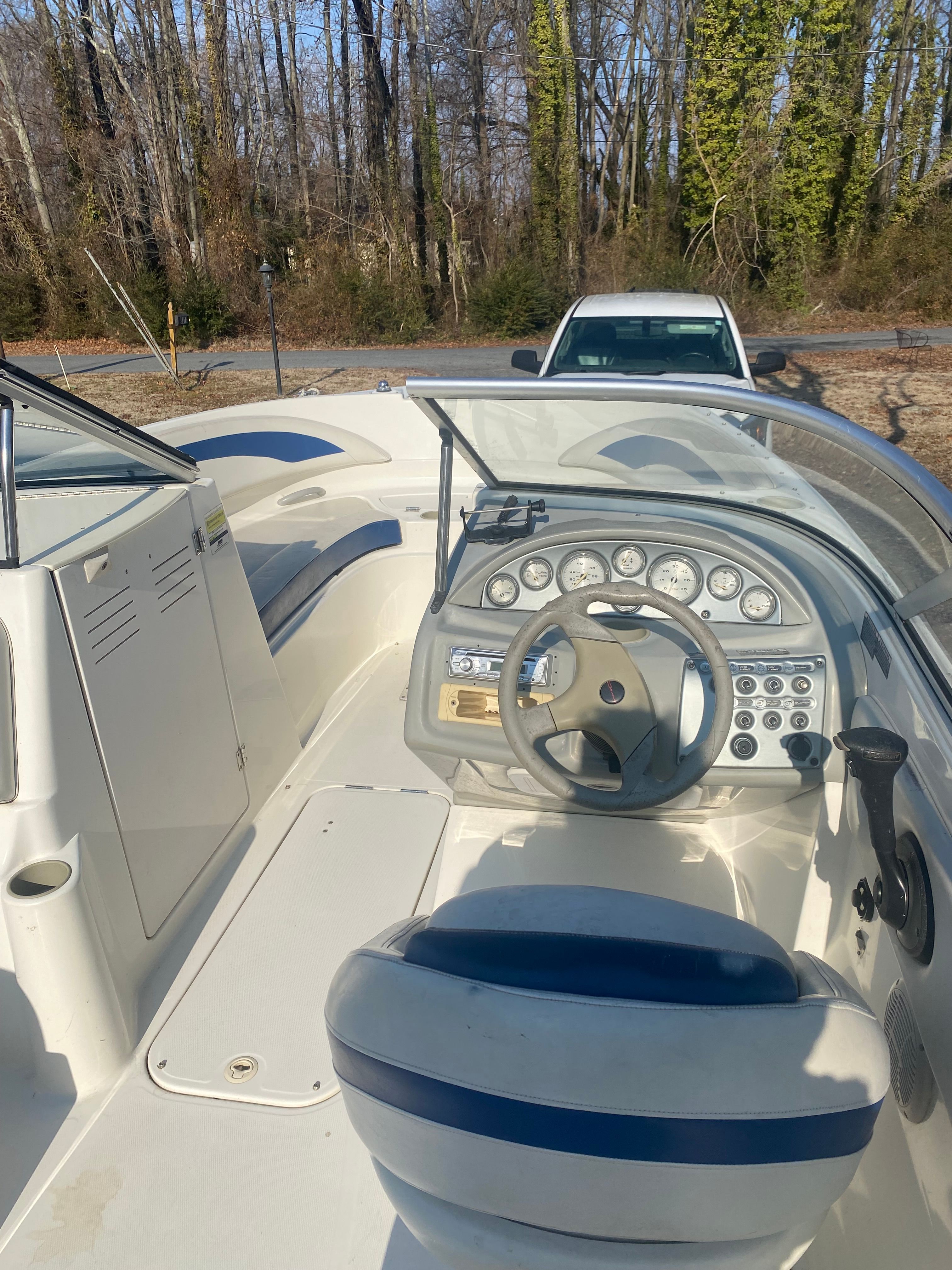2005 Bayliner 219 - 6