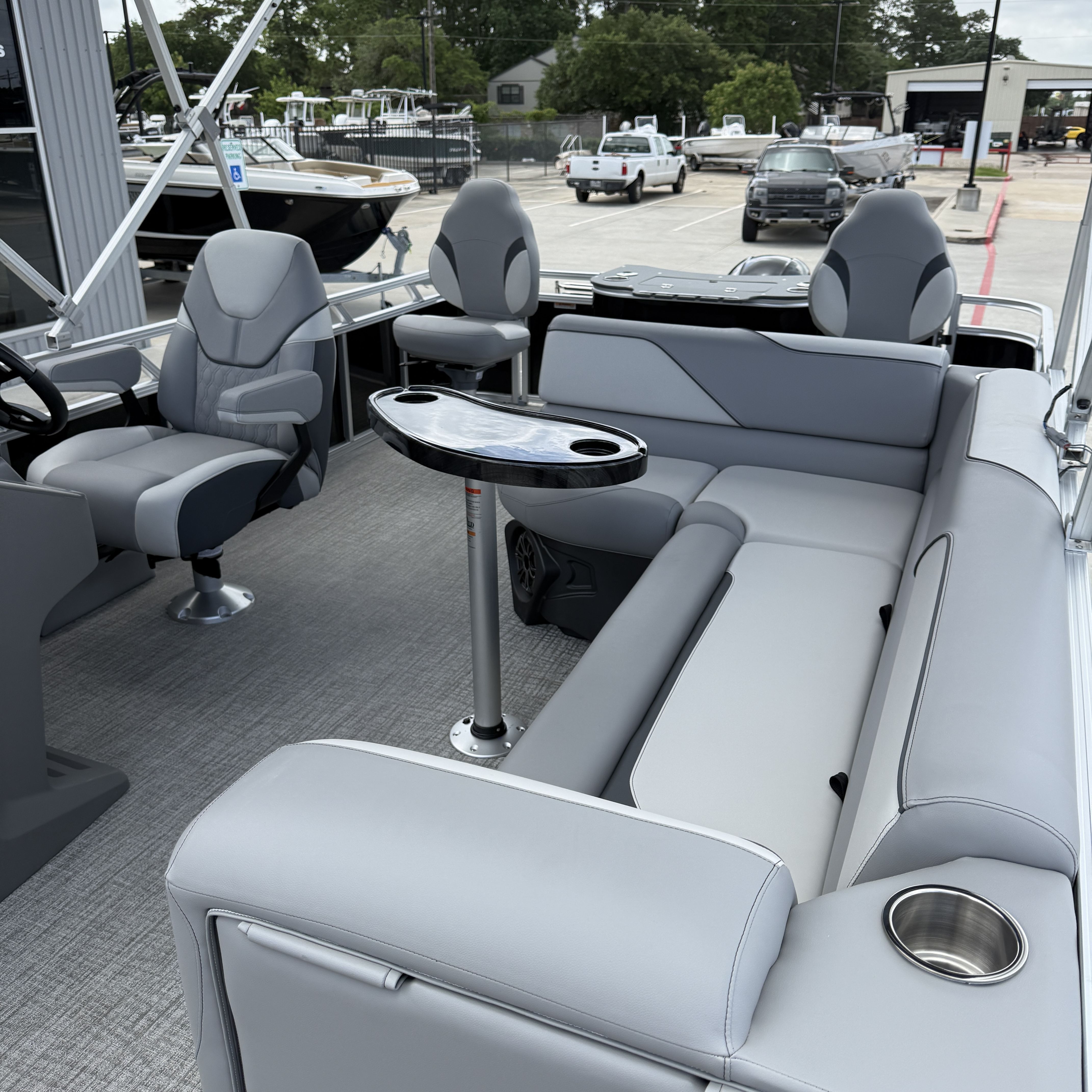 2026 Avalon Venture 85 Rear Fish - 21' - 17