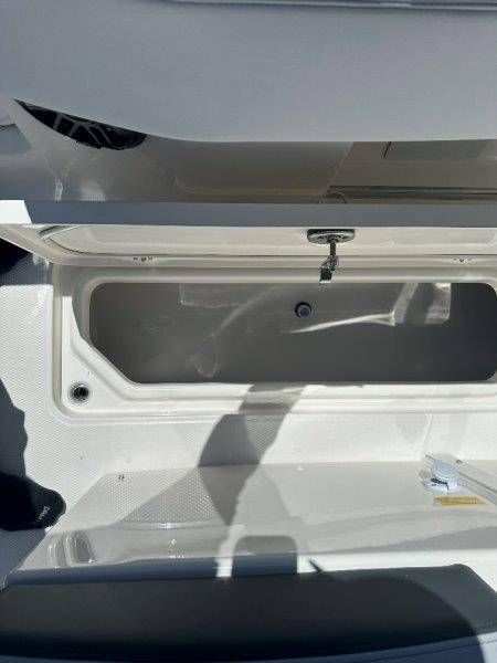 2026 Robalo R300 Center Console - 22