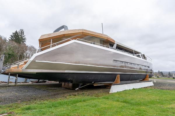 2025 Catamaran Bloomfield 86 Motorsailor on land, sleek design, modern finish.