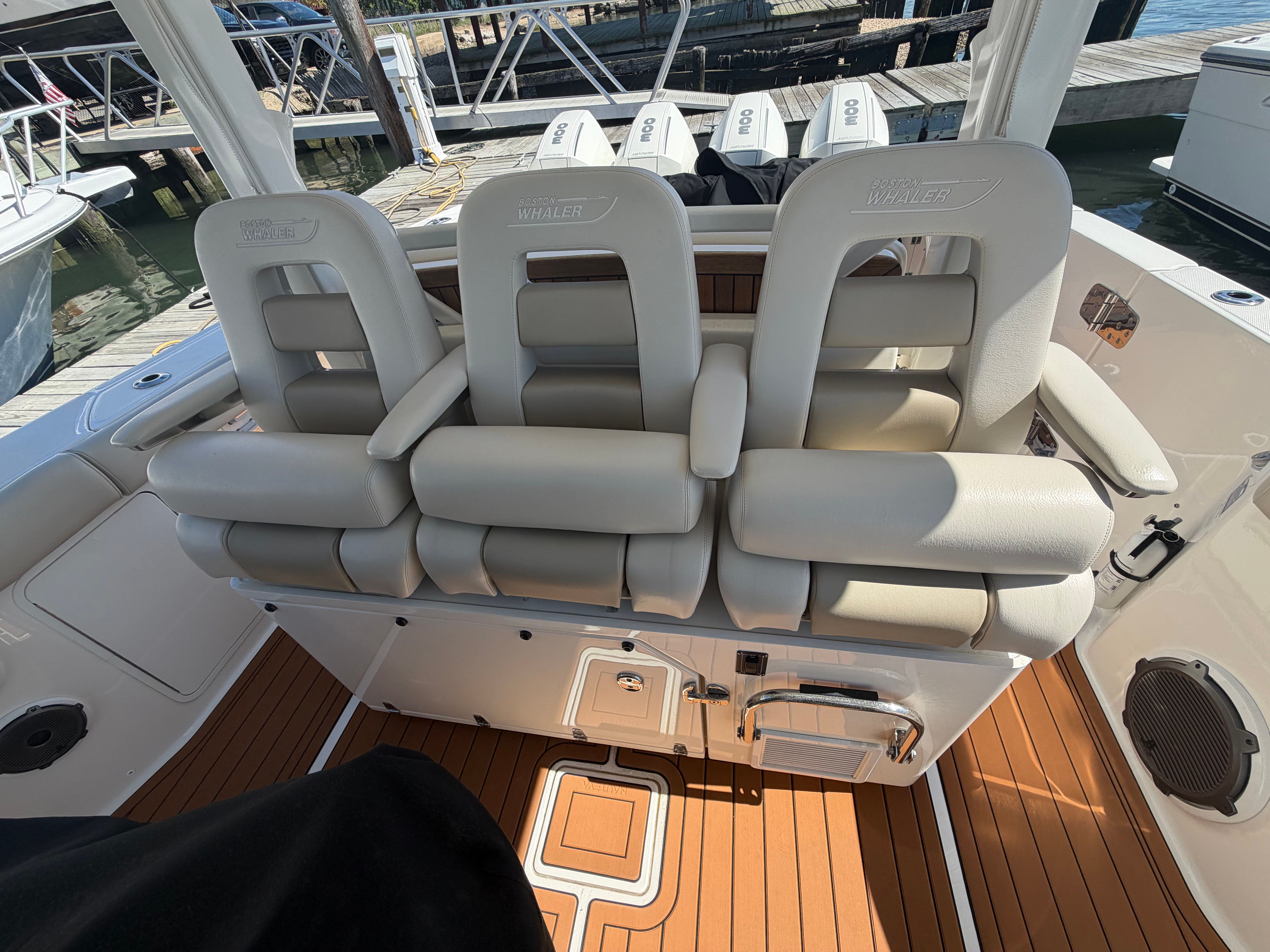 2021 Boston Whaler 380 Outrage - 30
