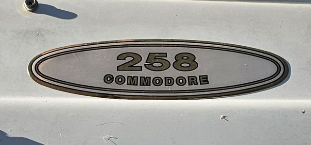 1999 Regal Commodore 258 - 21