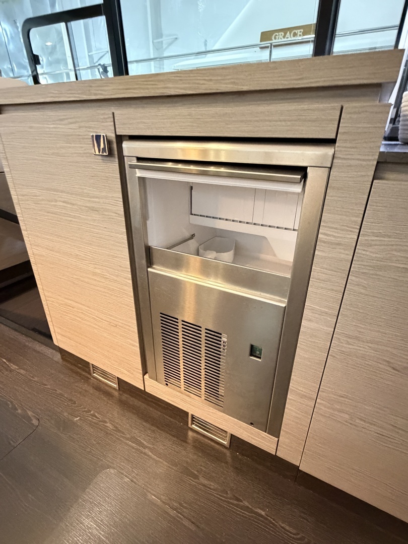2024 Fountaine Pajot MY 5 - Image 23
