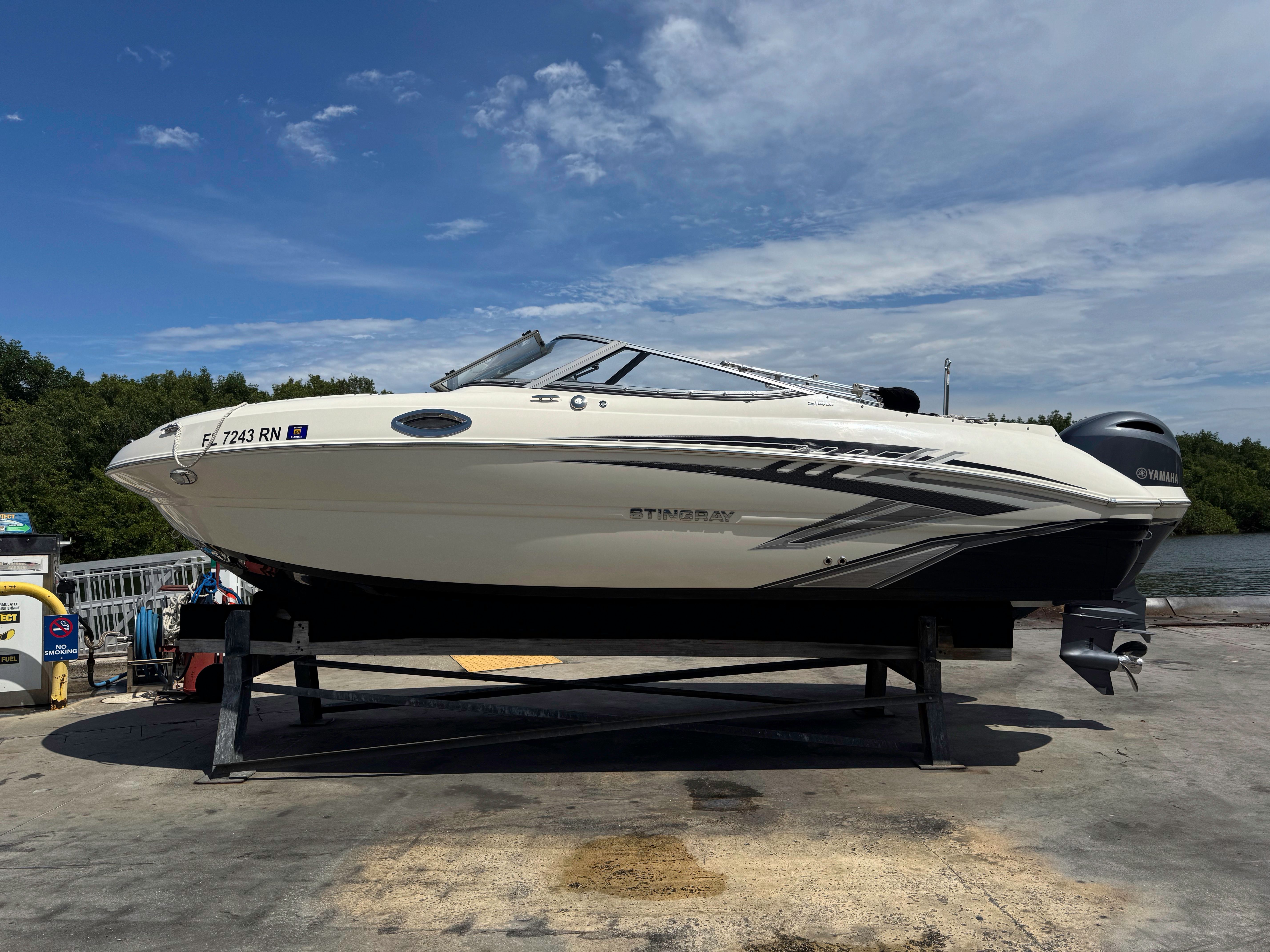 2017 Stingray 214 LR - 2