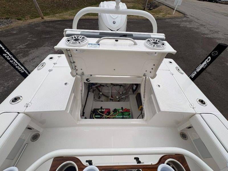 2026 Robalo 246 Cayman - 95