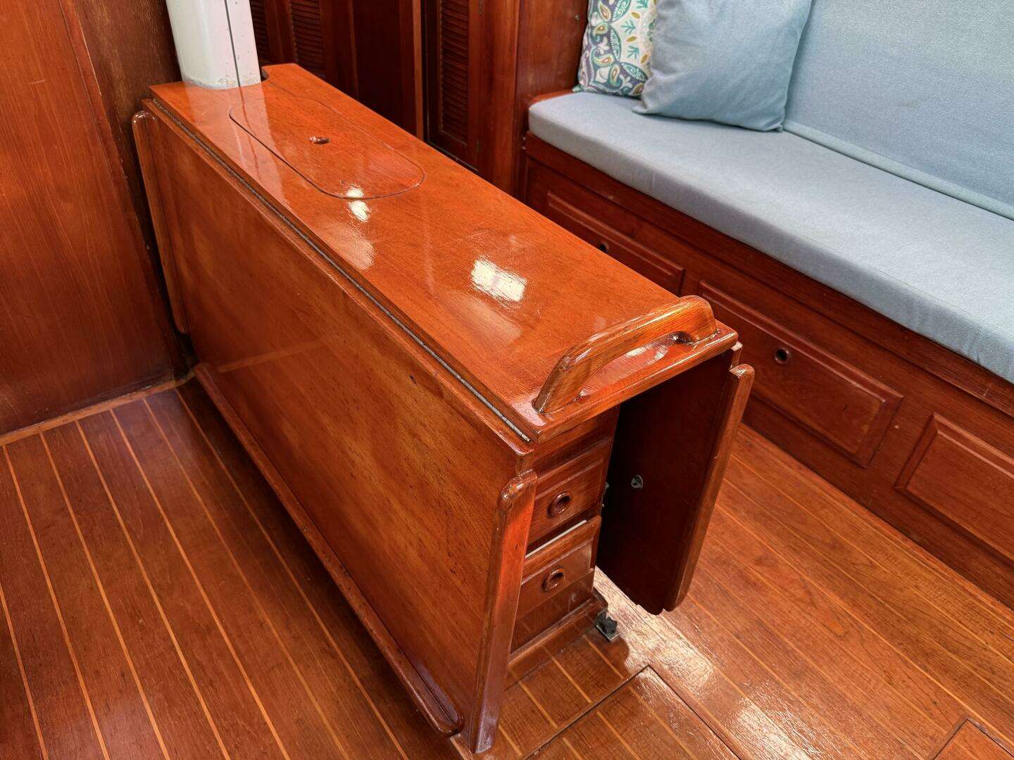1985 Endeavour 42 - Image 11