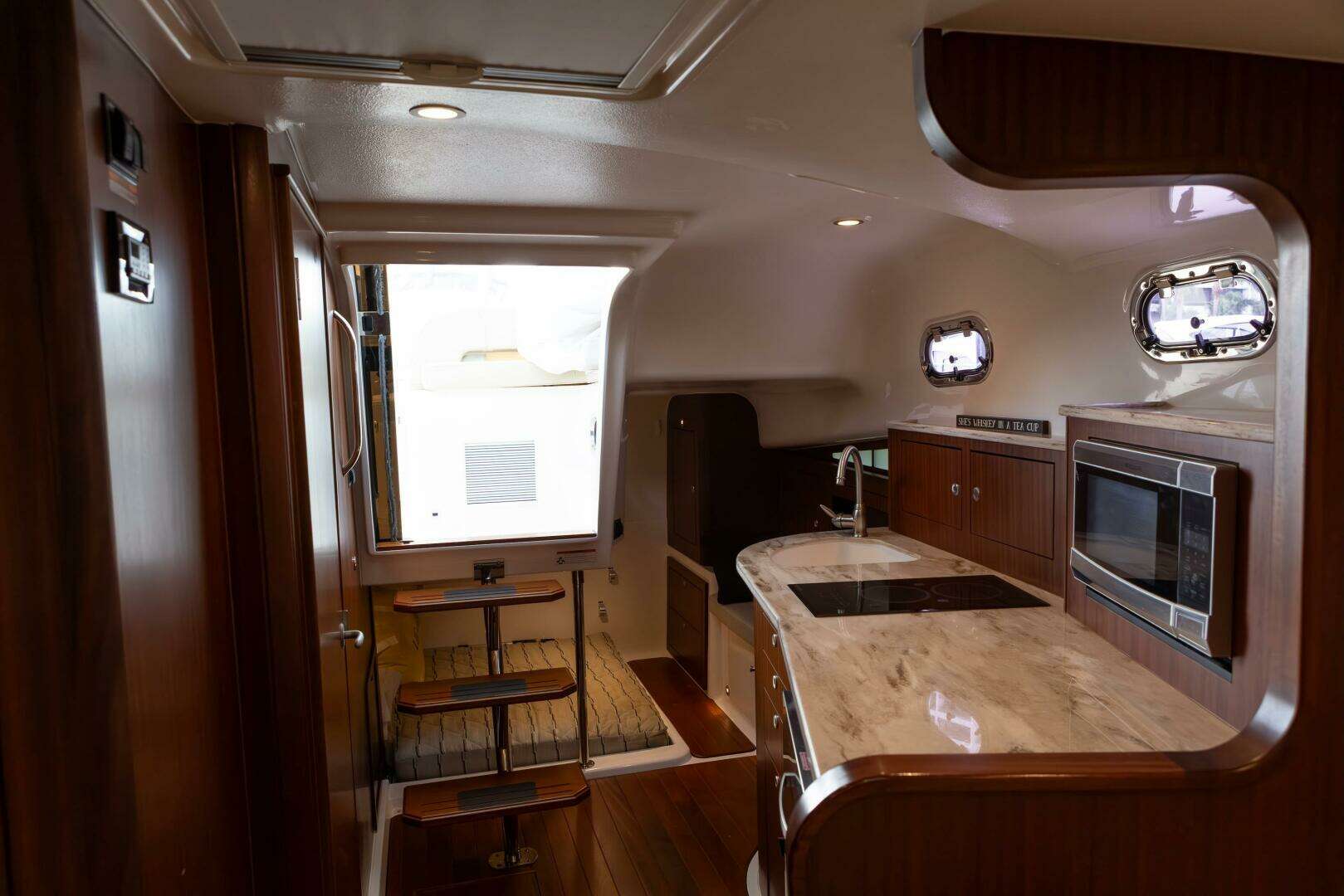 2018 Pursuit OS 385 - Image 6