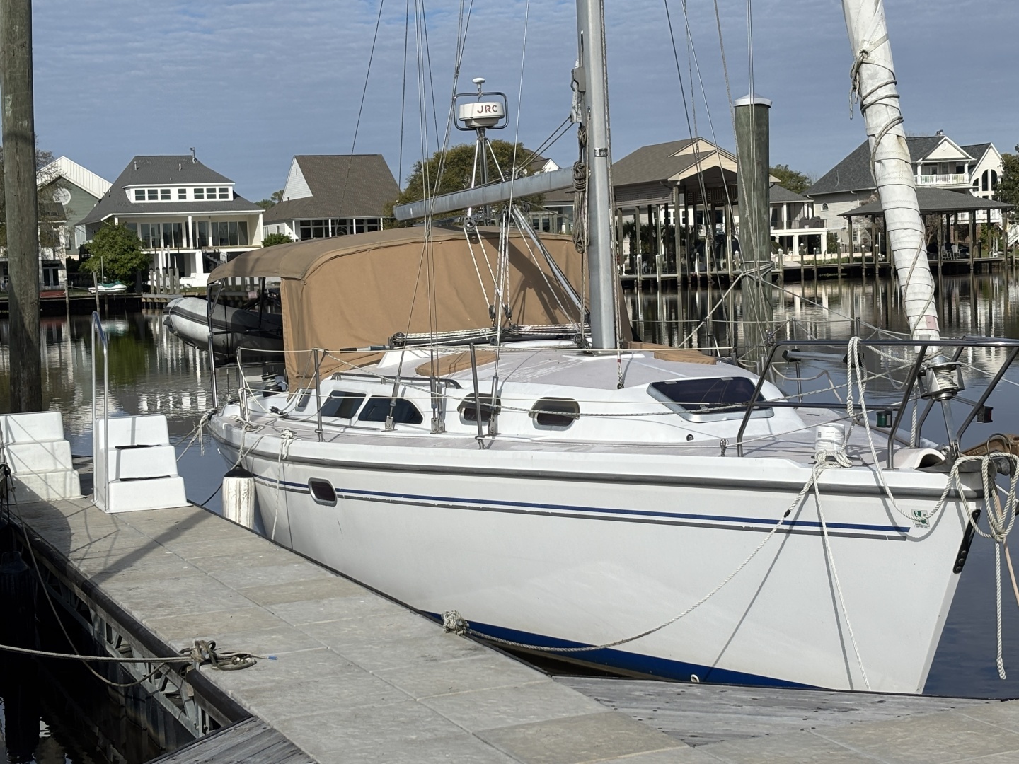 2003 Catalina 350 - Image 2