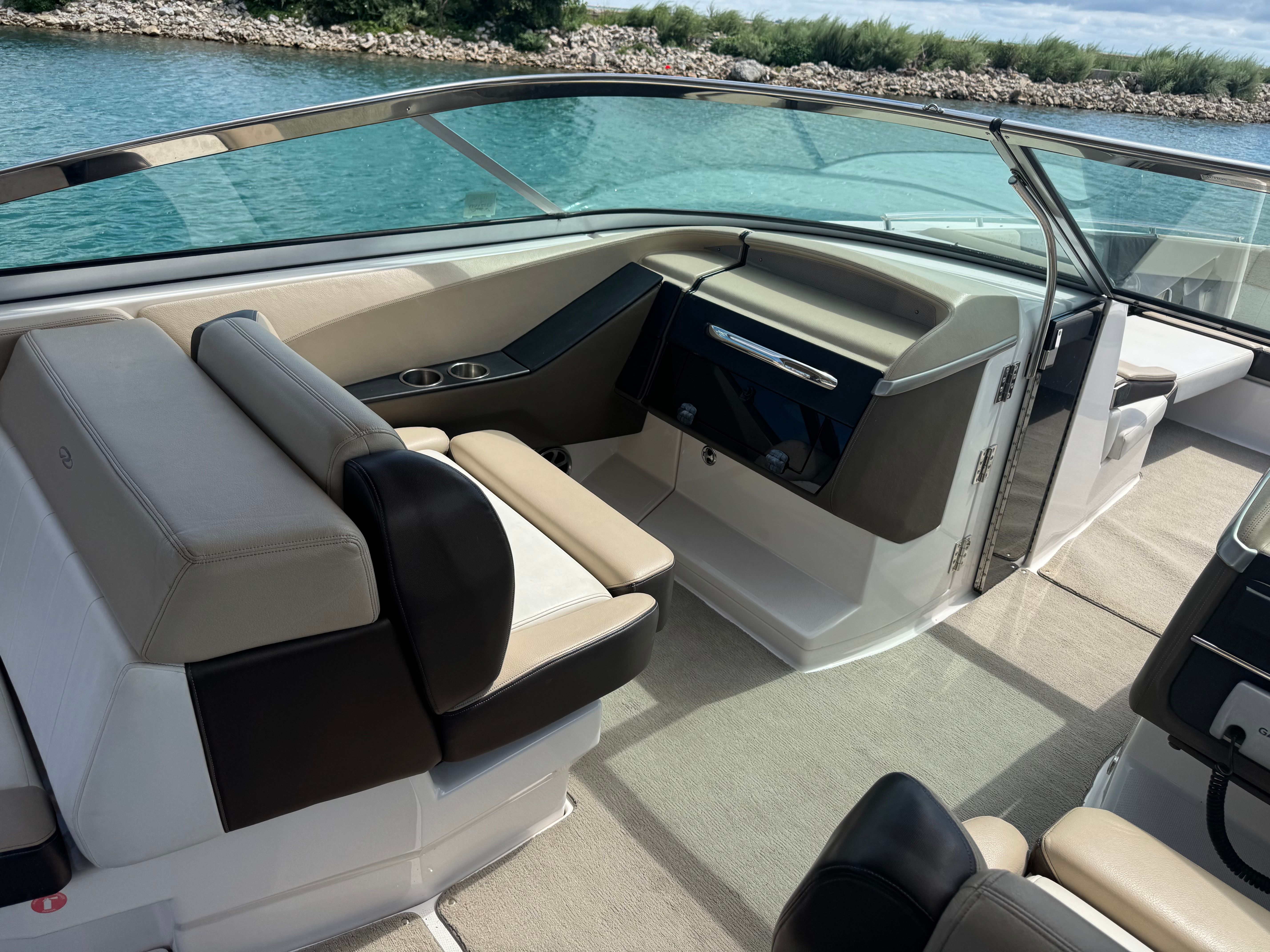 2013 Regal 3200 Bowrider - 13
