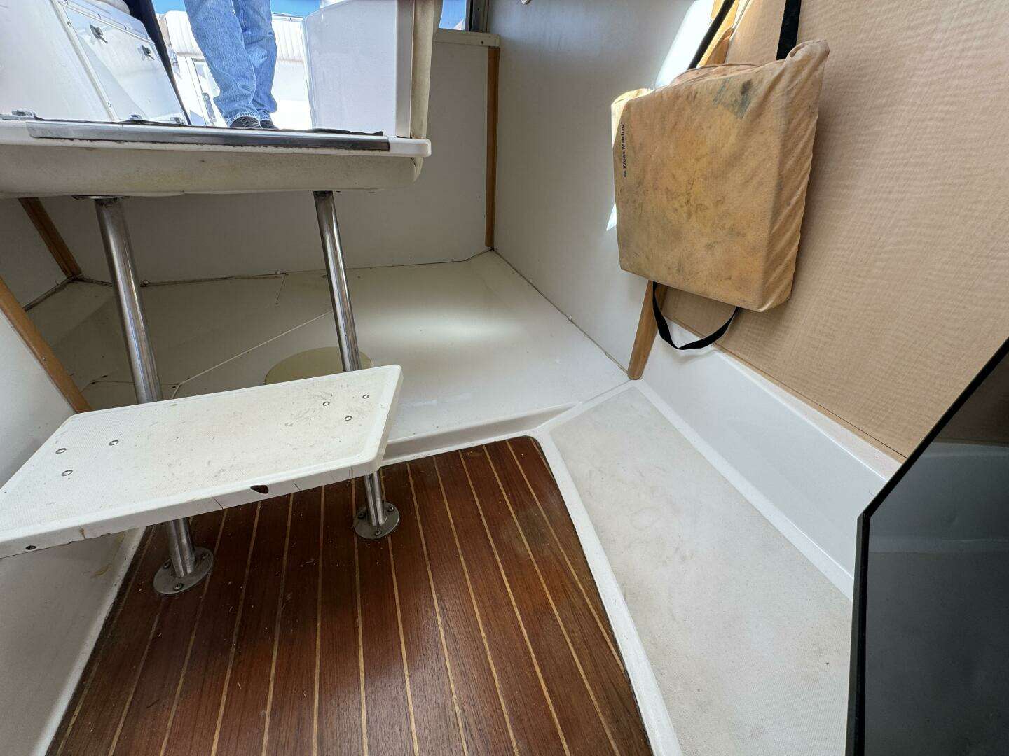 1999 Boston Whaler 28 Conquest - Image 25