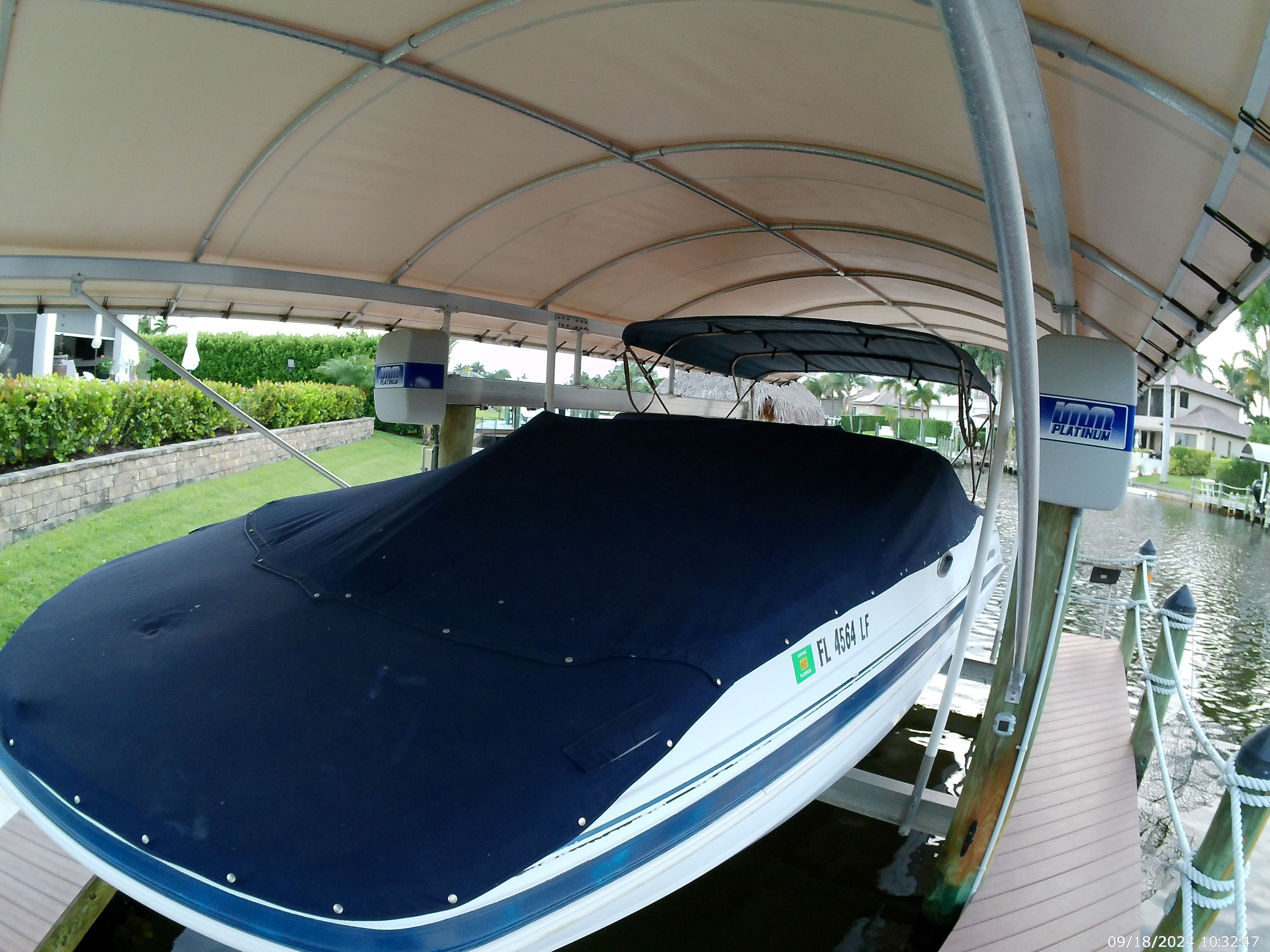2000 Godfrey / Hurricane Sundeck 237 I/O - 7