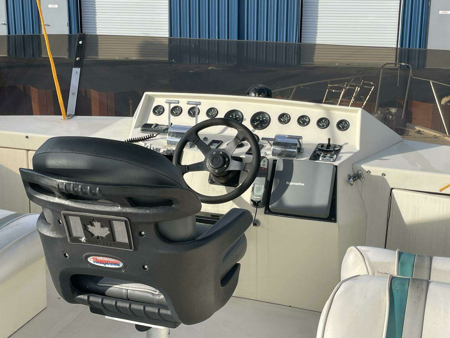 1988 Tollycraft EY440 - Image 12