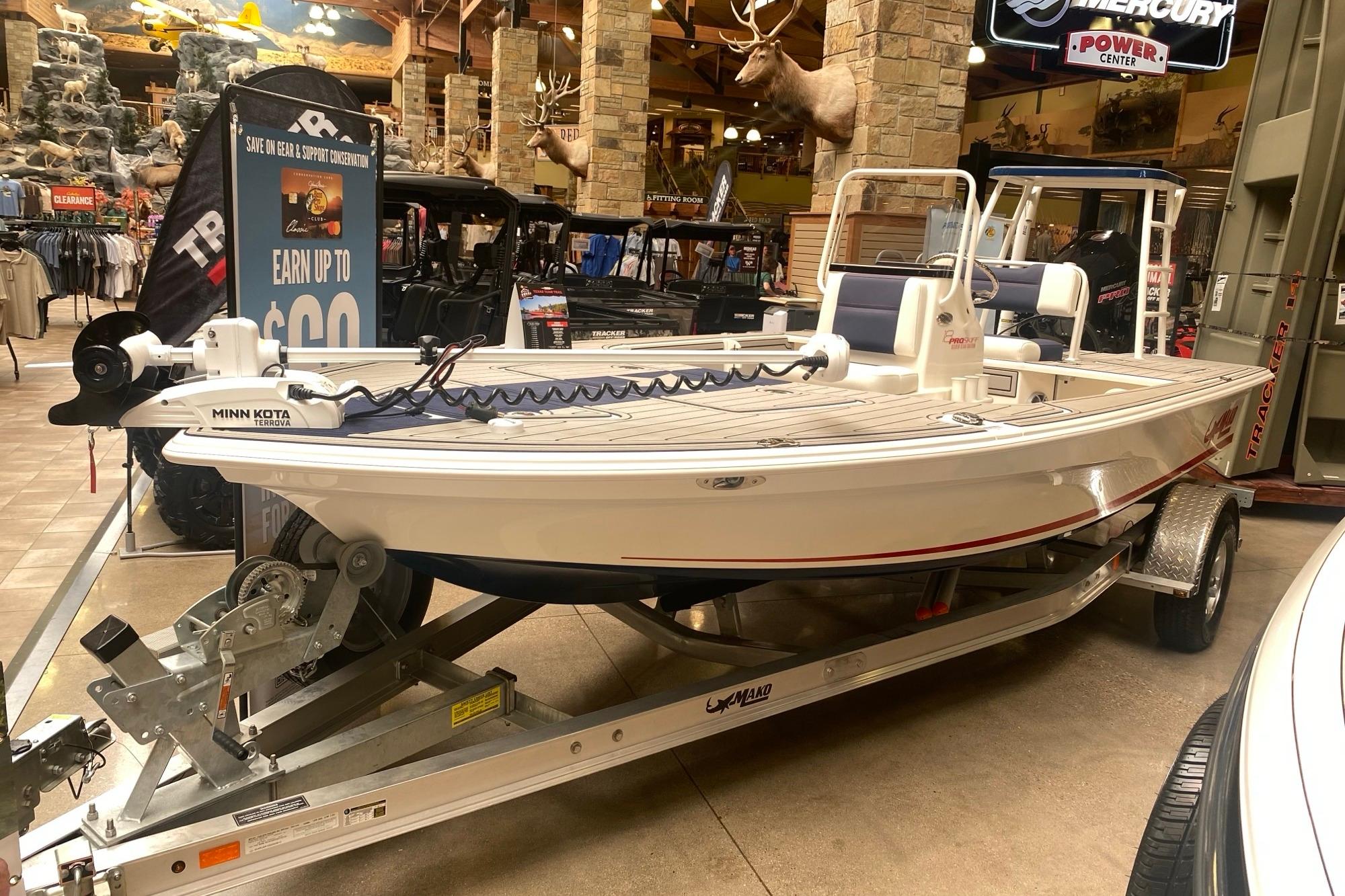 2025 Mako 18 Pro Skiff Patriot Edition