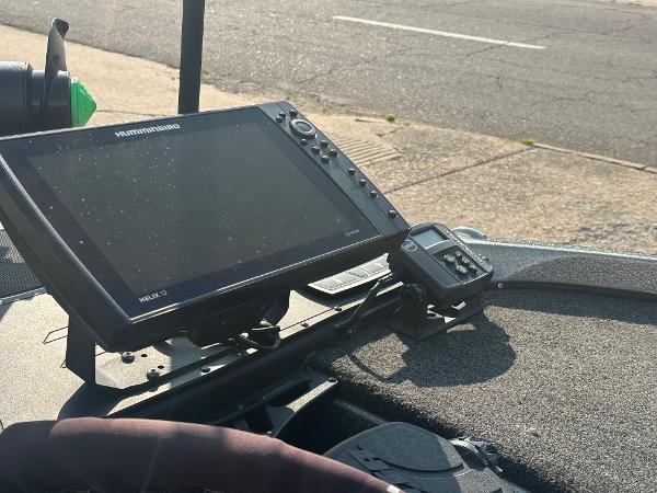Fishfinder and GPS system on 2017 Nitro Z21 Z-Pro High Performance boat dashboard.