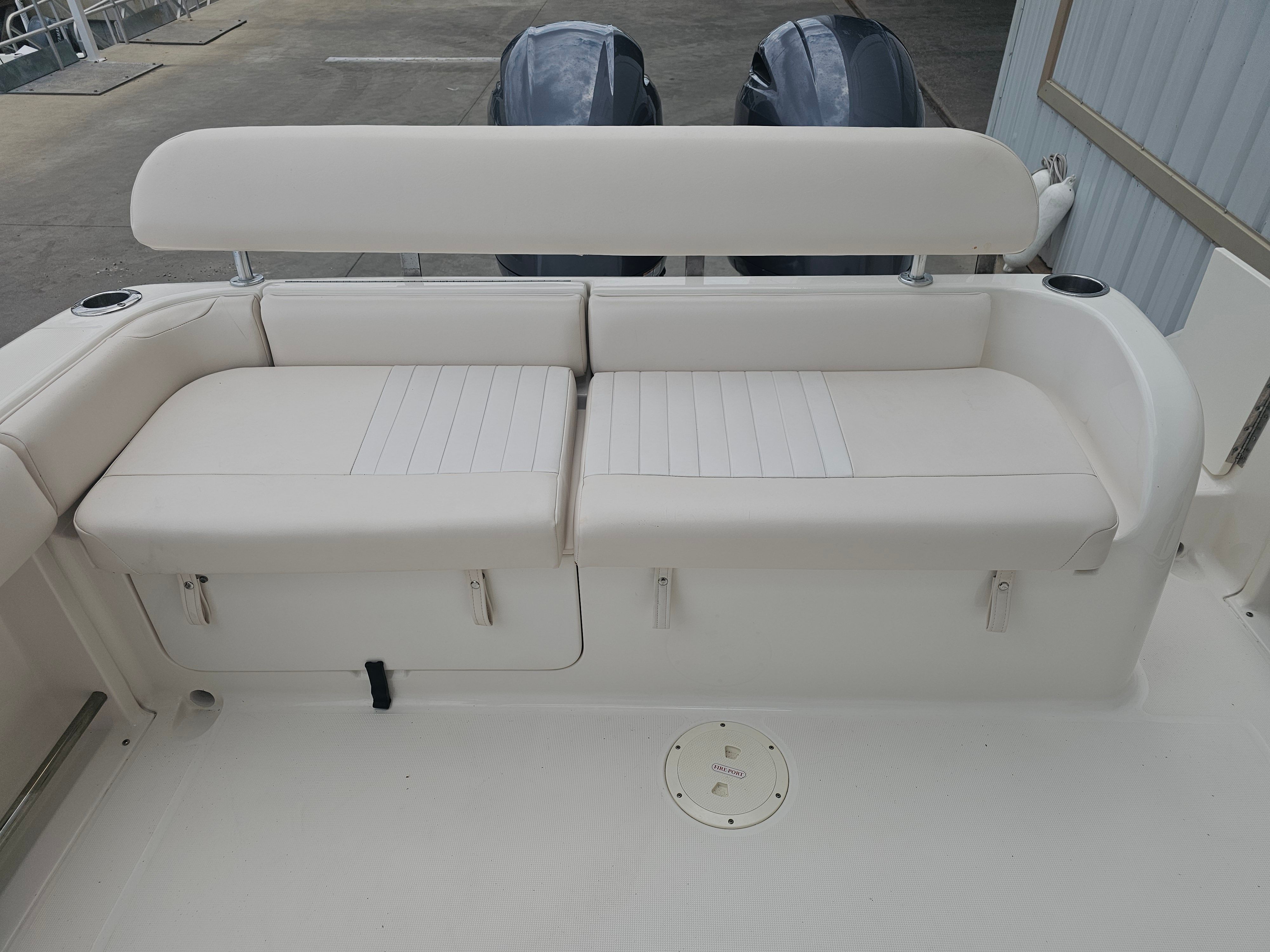 2017 Robalo R265 Walkaround - 12