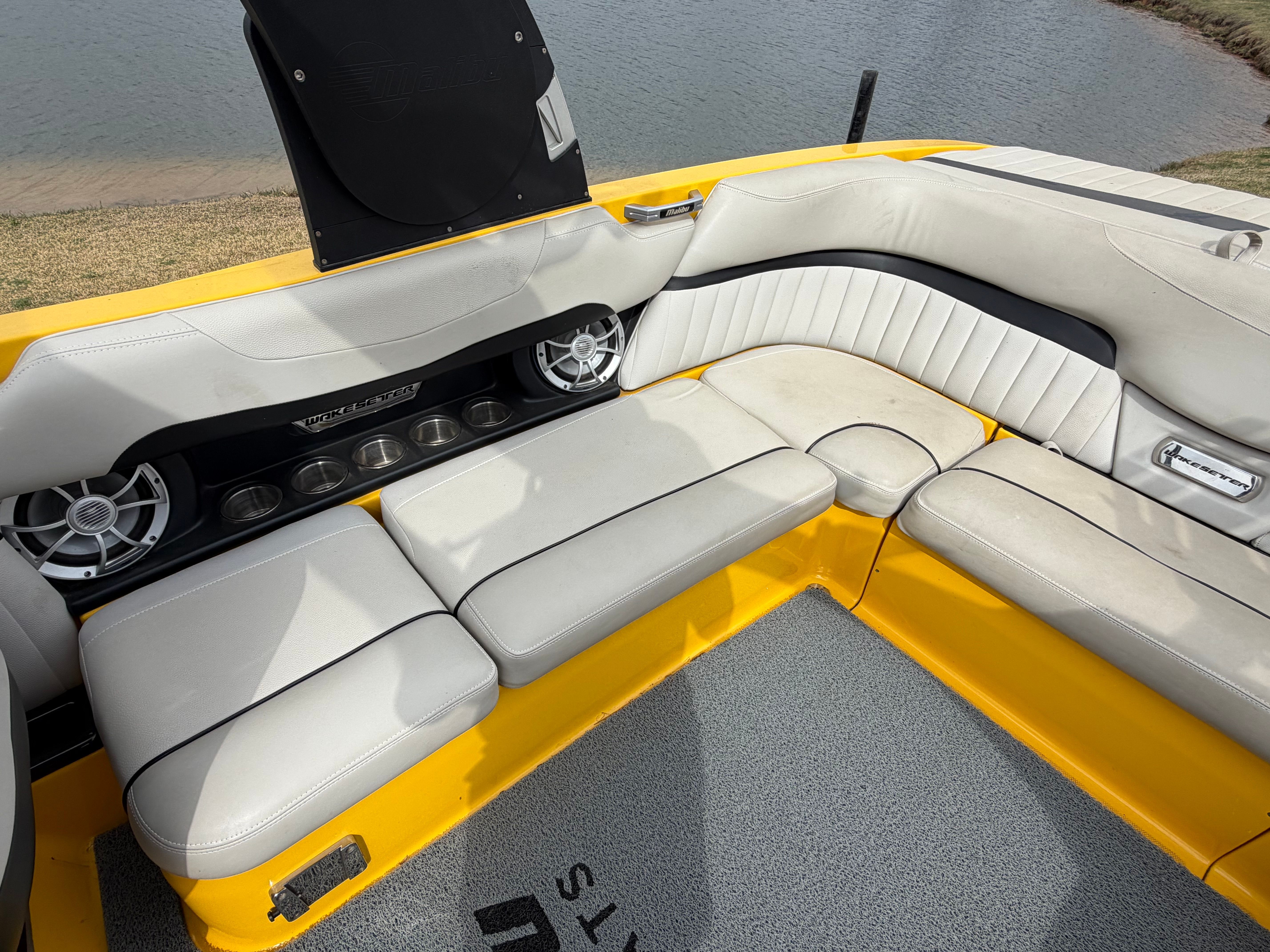 2015 MALIBU 24 MXZ - Image 12
