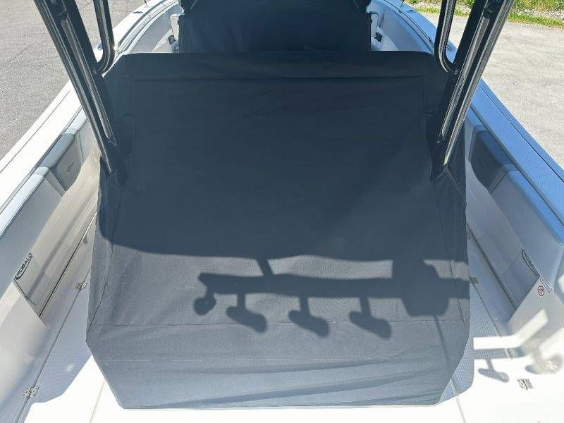 2026 Robalo R300 Center Console - 46