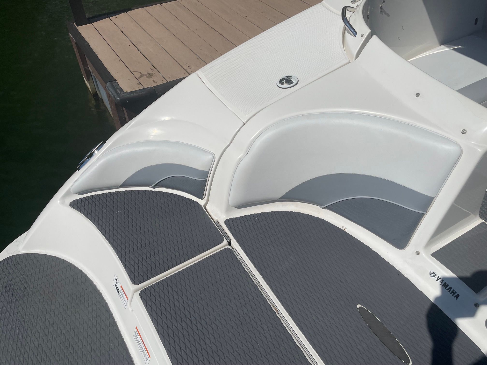 The image shows the stern of a 2006 Yamaha SX230 boat with gray cushions.