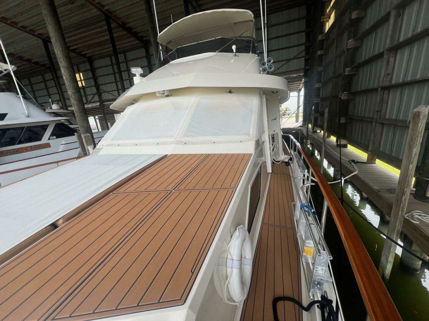 1988 Hatteras Motor Yacht - Image 12