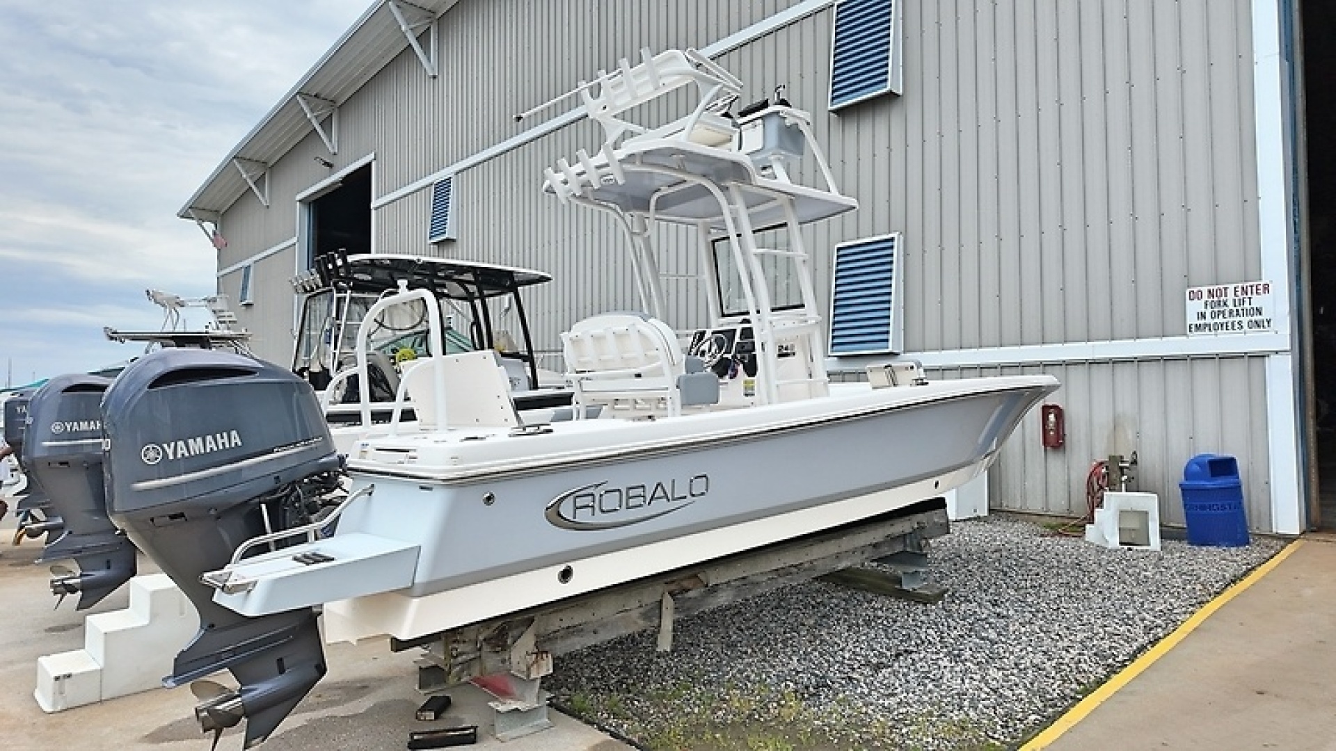 2021 Robalo 246 Cayman SD - Image 7