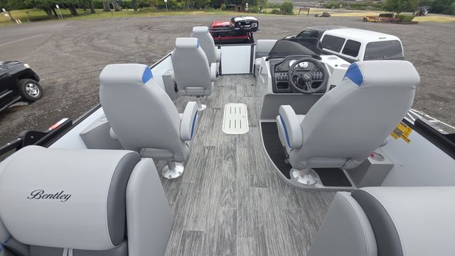 2026 Bentley Pontoons LEGACY 223 DL NAVIGATOR With 200hp XL Four-Stroke - 2