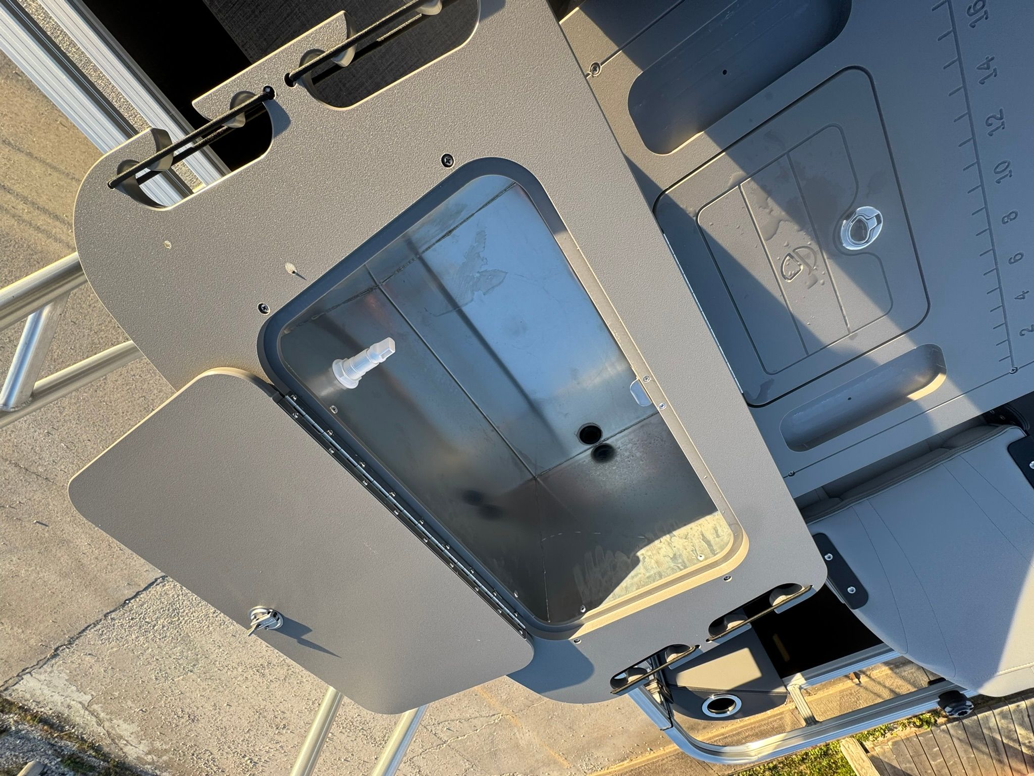 Landau Alure 21CC Fish 2026, fishing boat detail view.