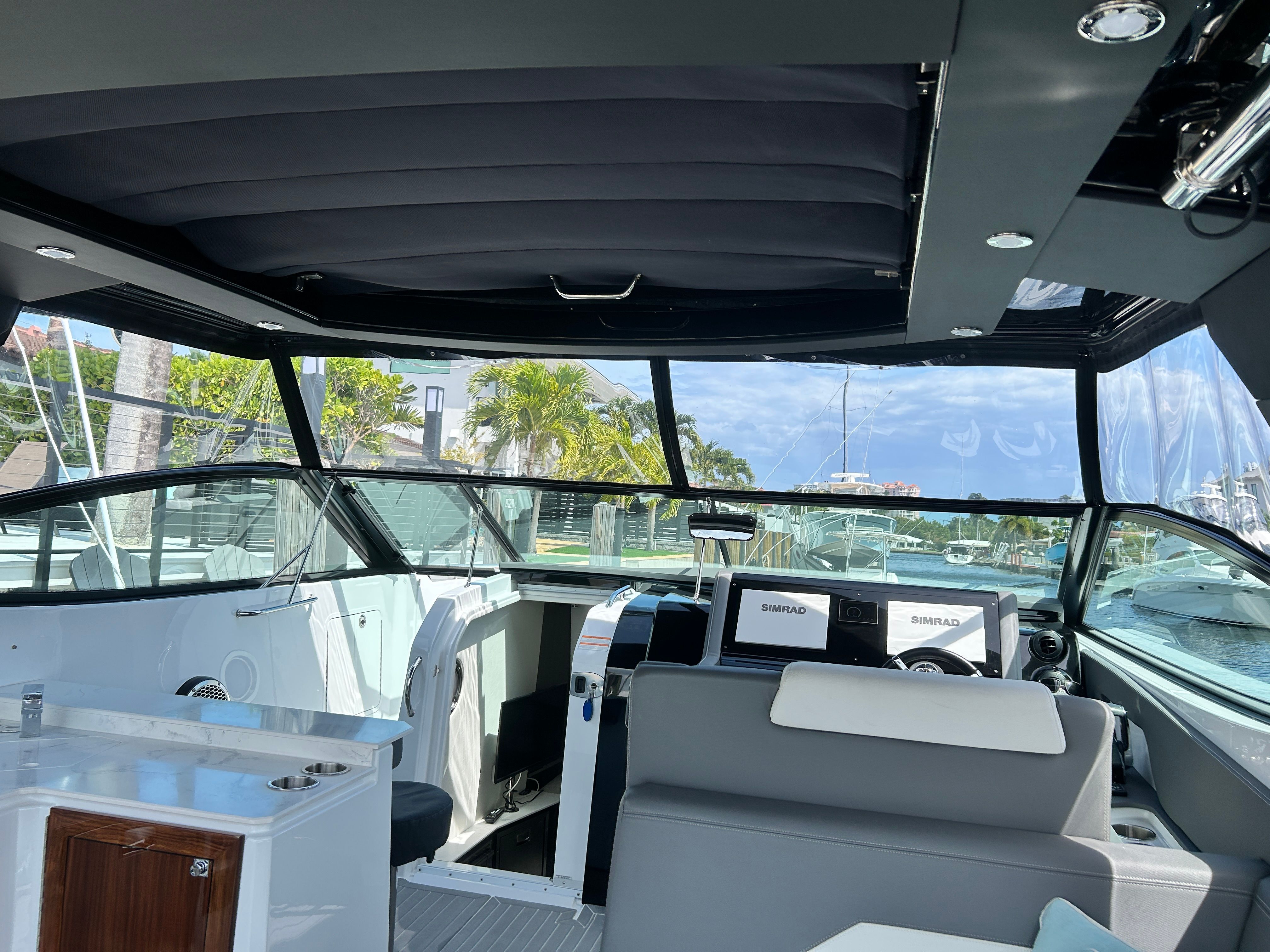 2023 Cruisers Yachts 38 GLS OB