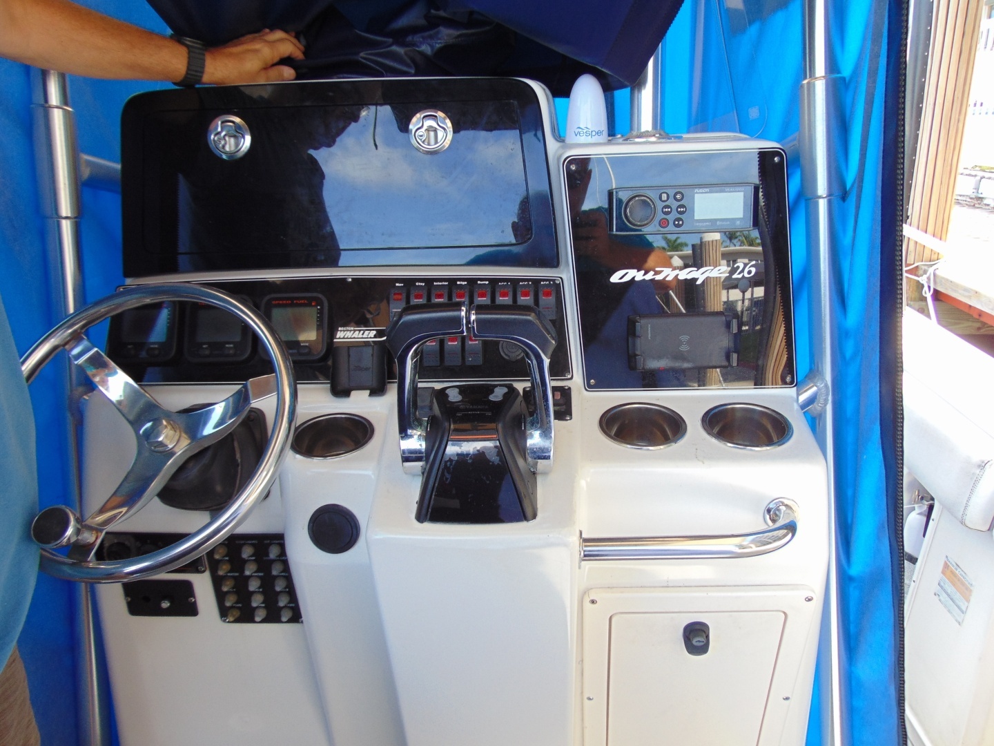 2001 Boston Whaler 26 Outrage - Image 6