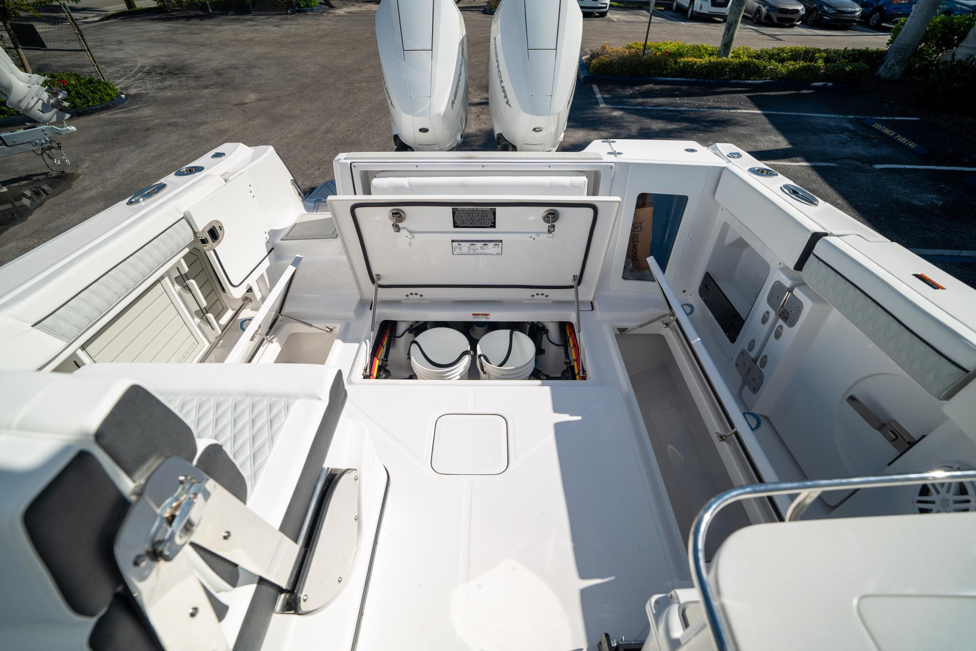 2024 Blackfin 302 DC - 20