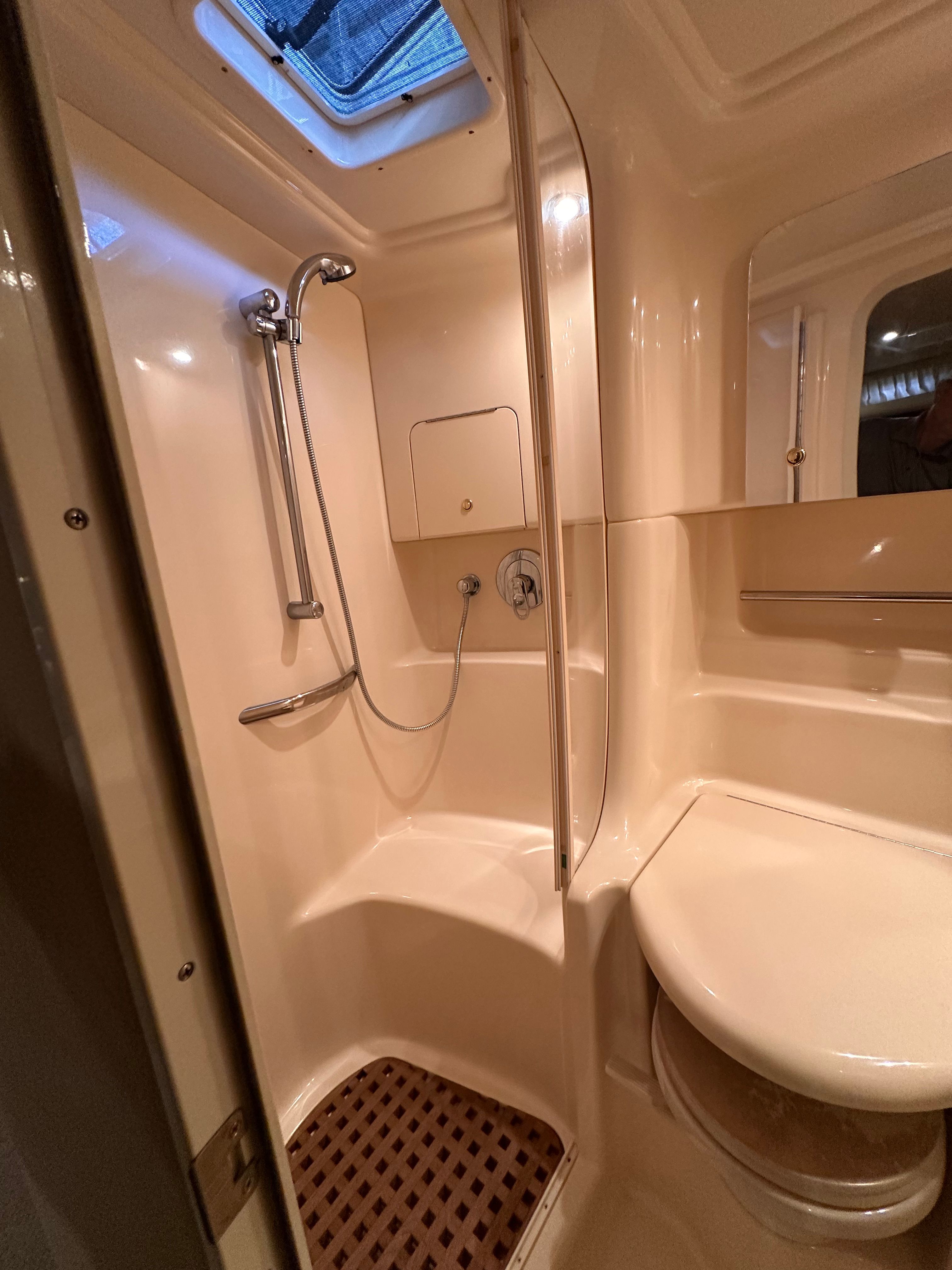 2001 Sea Ray 380 Sundancer - 23