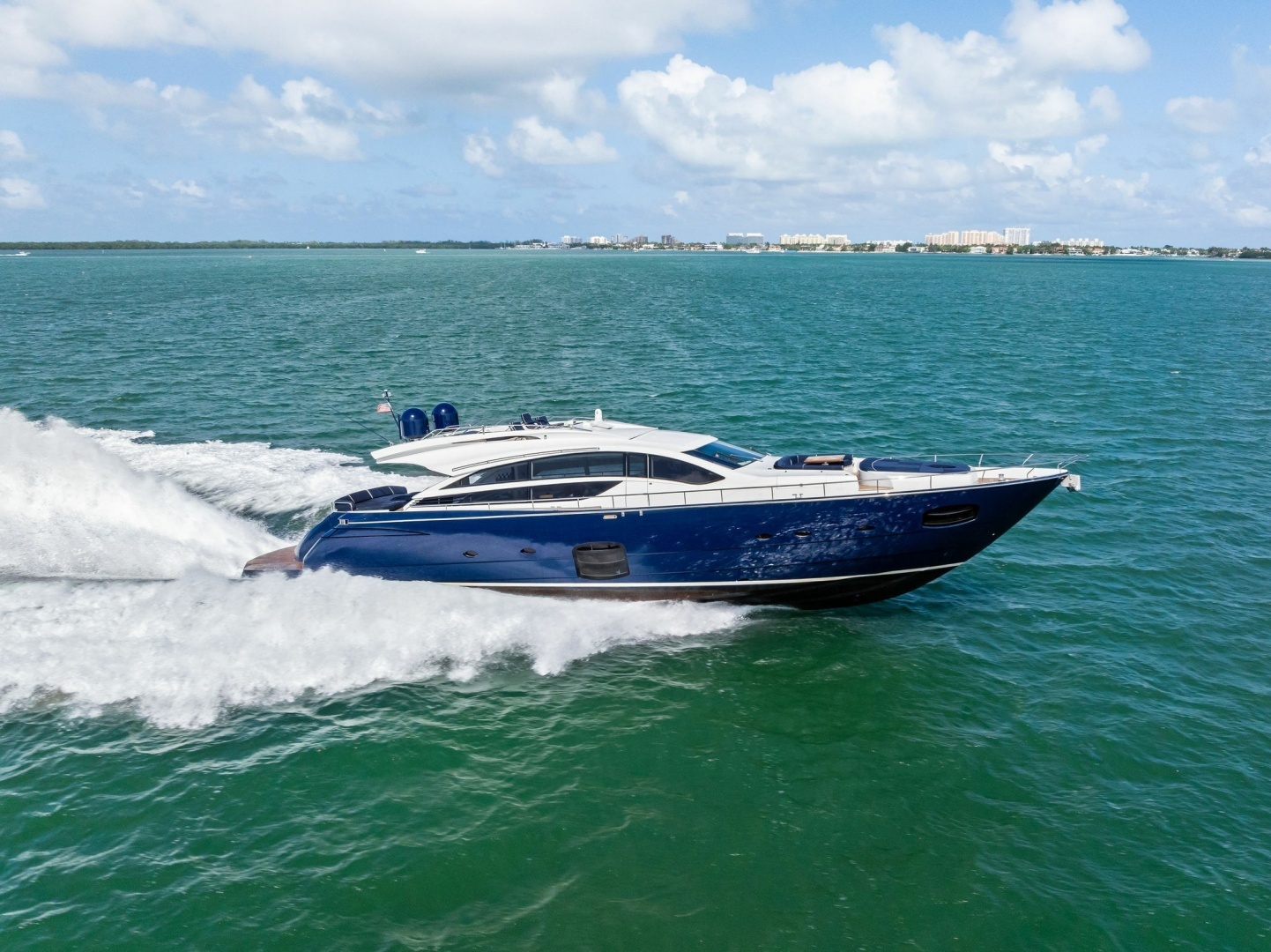 2013 Pershing 82 - Image 4