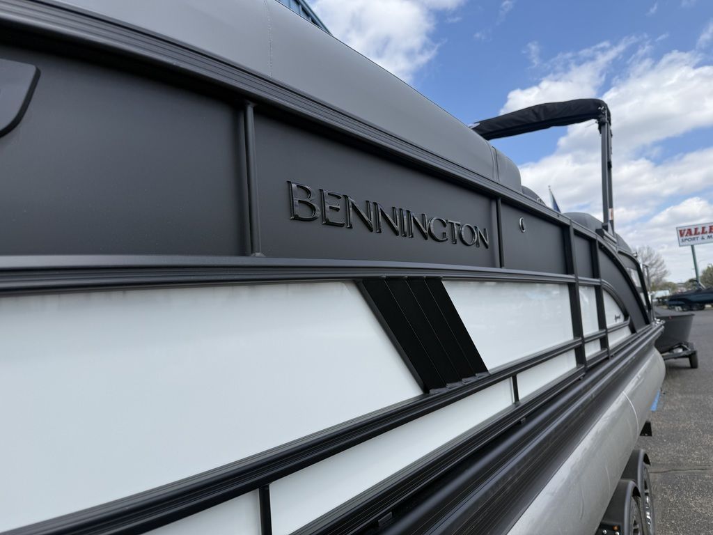 2026 Bennington 24 M Sport Lounge - 5