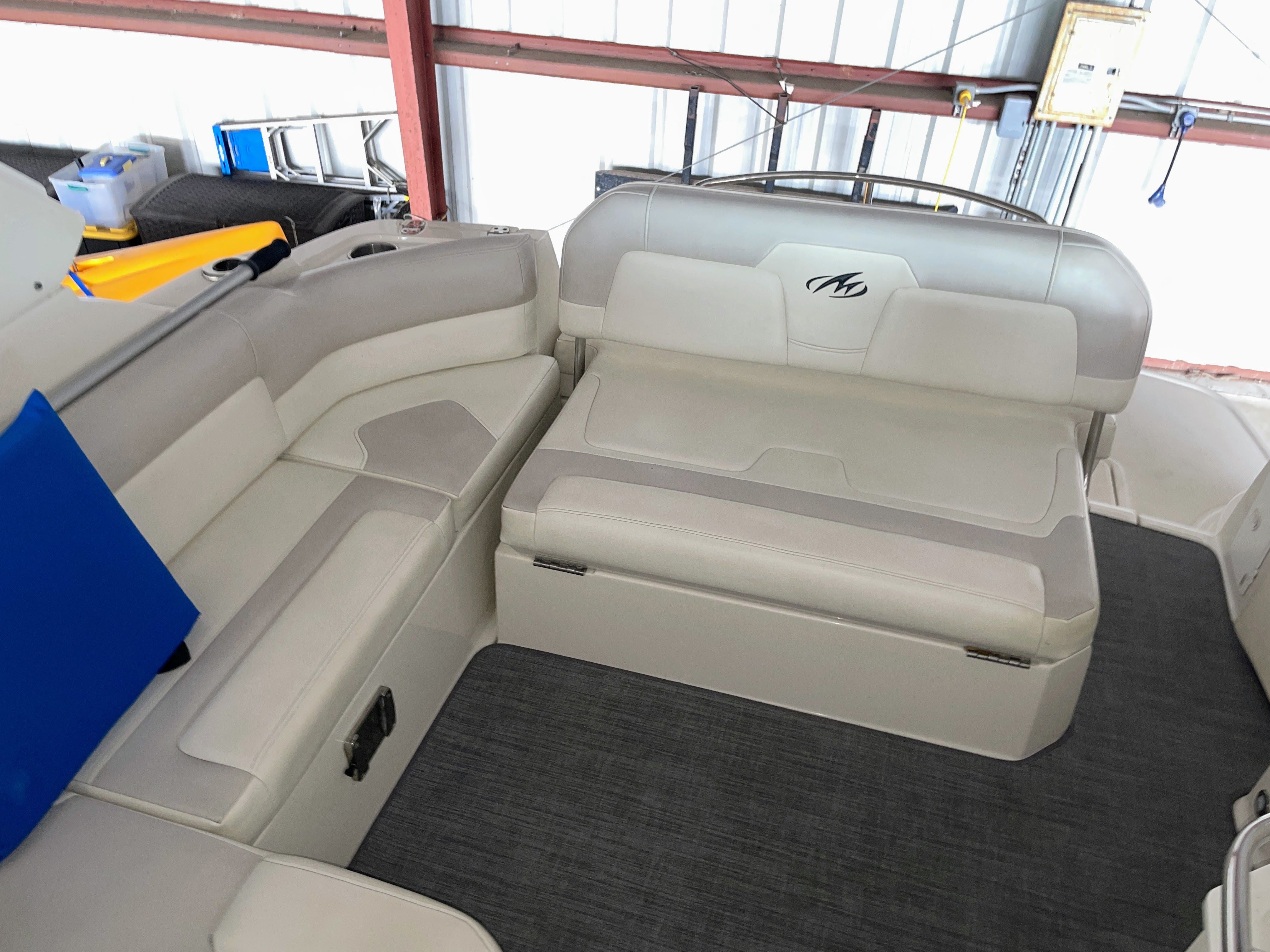 2010 Monterey 280 SCR - 21