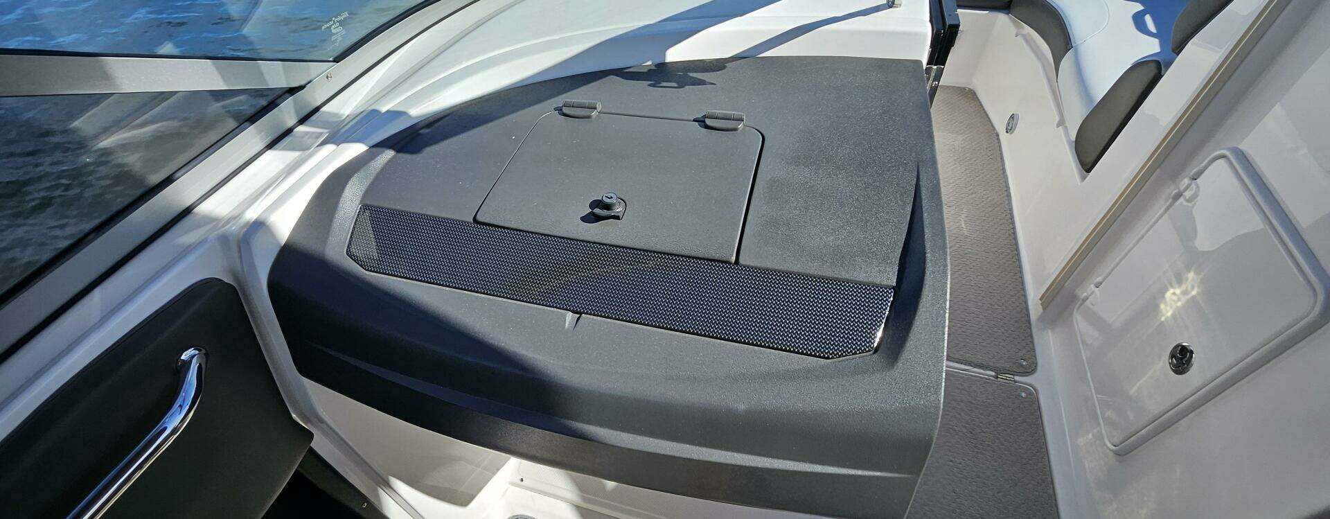2010 Regal 2700 - Image 15