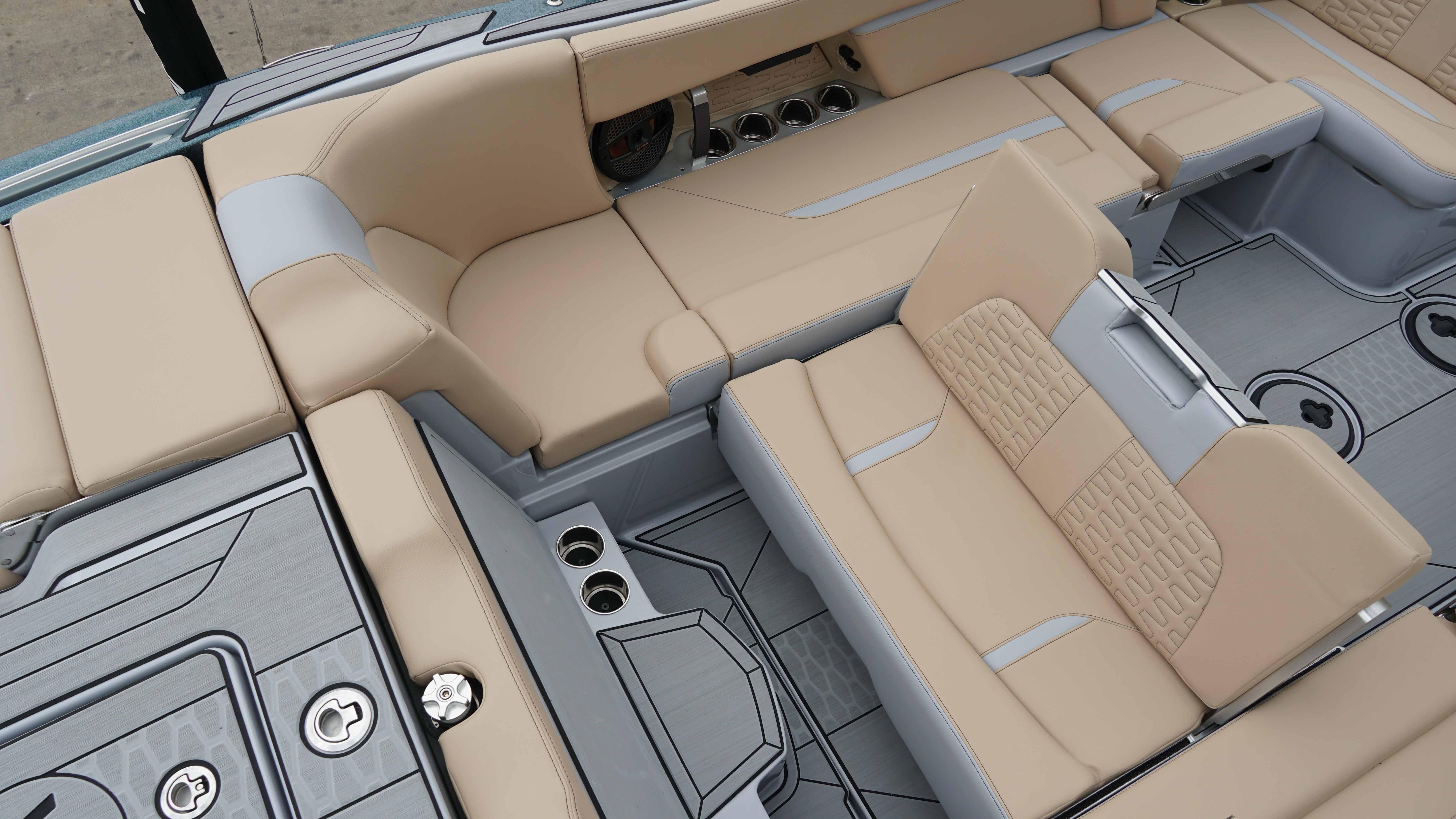 2025 MasterCraft X24 - 15