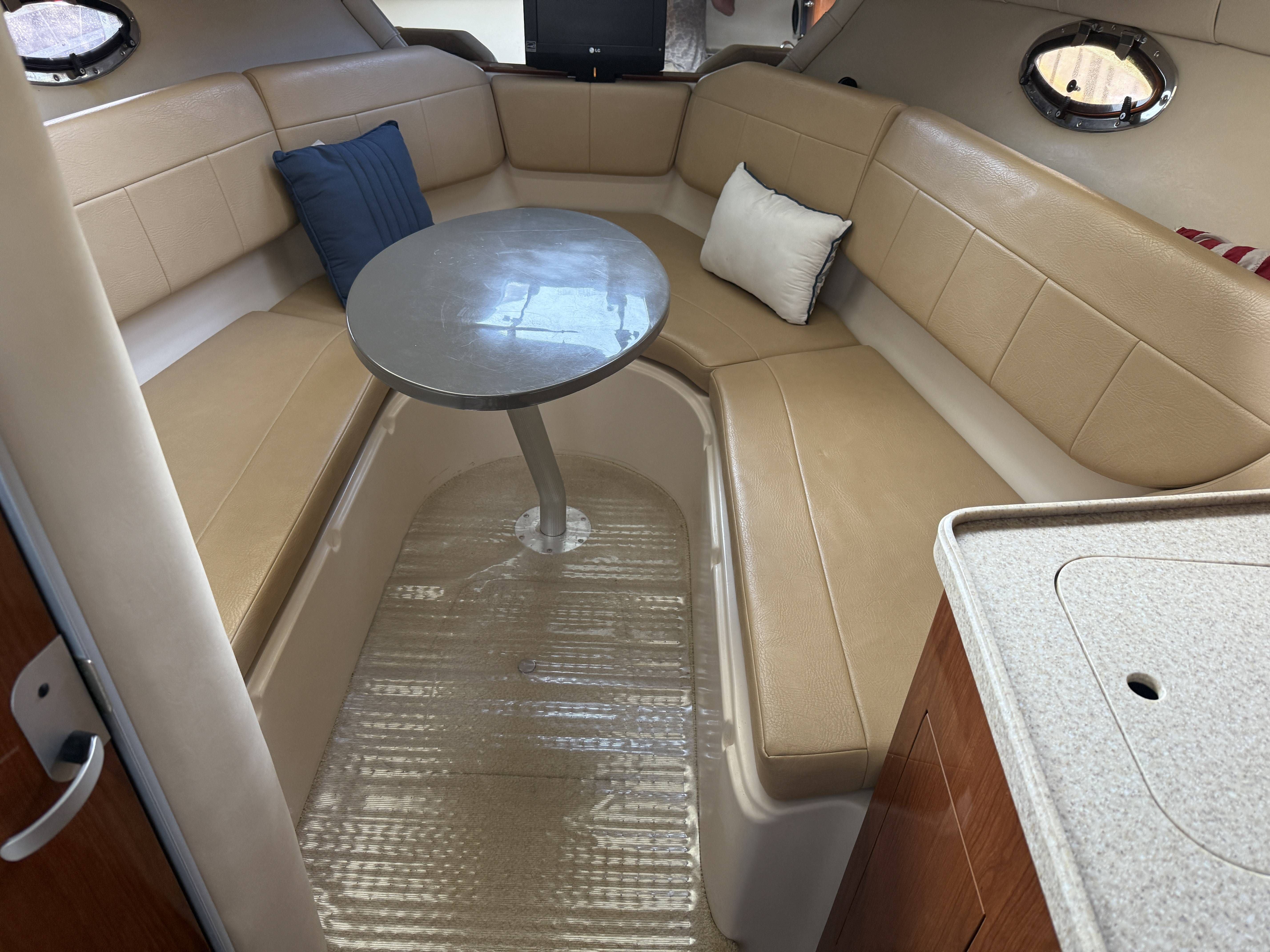 2007 Regal 2565 Window Express - 10