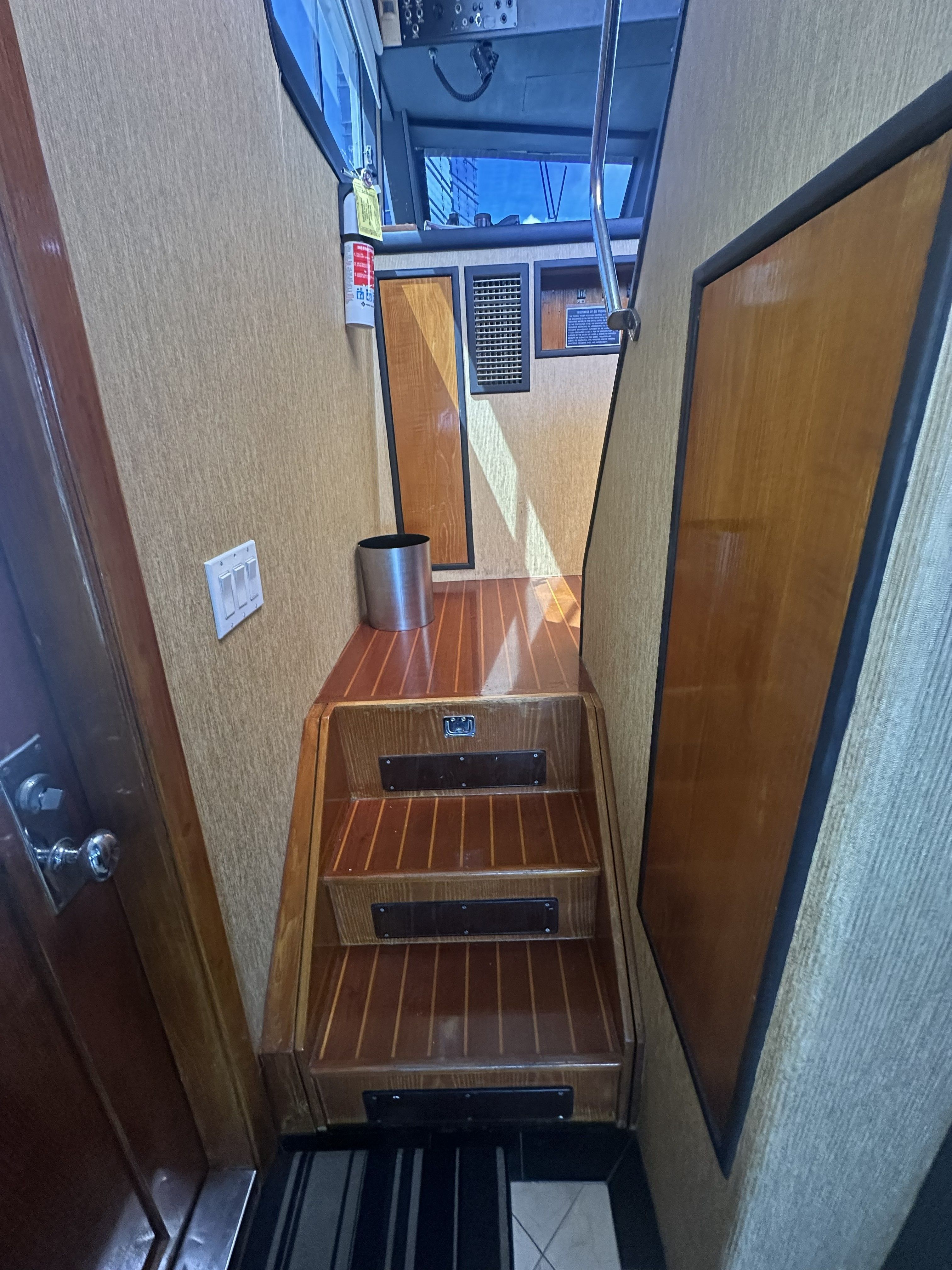 1986 Broward 94' Motor Yacht - 43