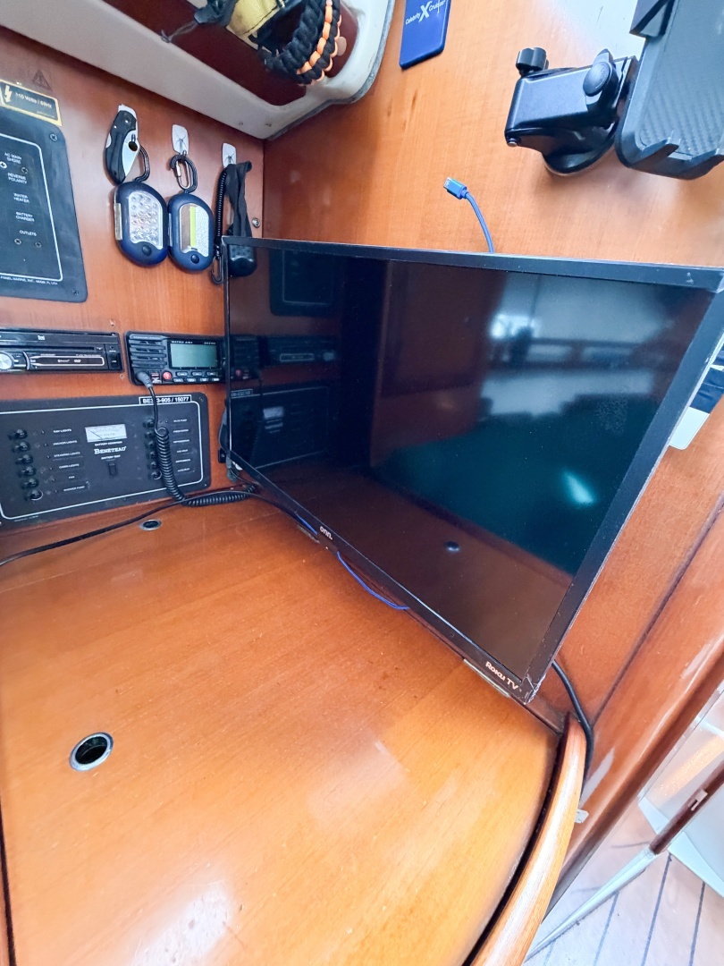 2007 Beneteau 323 - Image 28