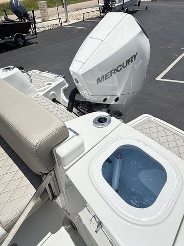 2024 Crownline 210 CC Finseeker - 13