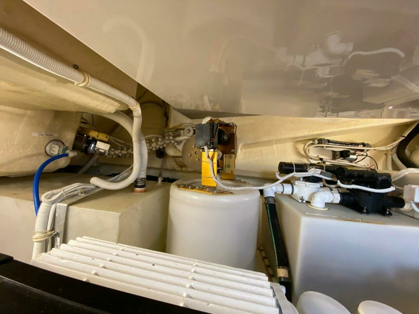 2009 Tiara Yachts 4300 Sovran - Image 51