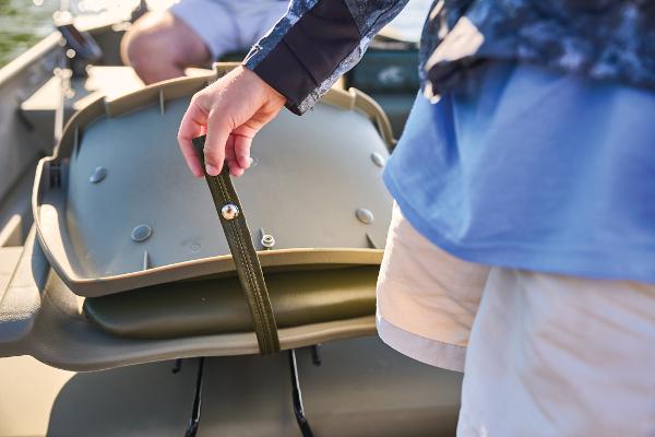 2026 Tracker Grizzly 12 Jon - 26
