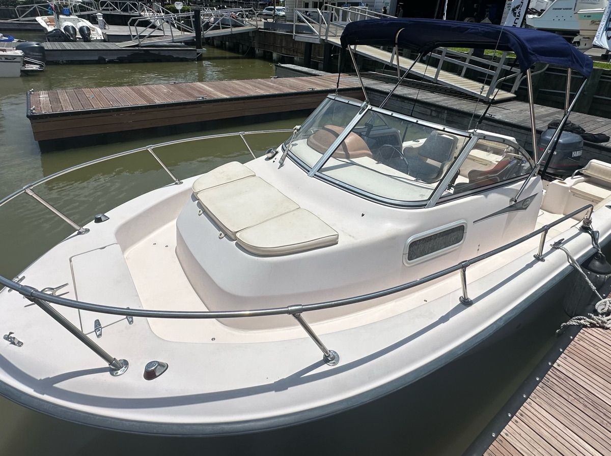 1998 Grady-White Adventure 208