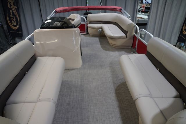 2017 Sun Tracker Party Barge 18 DLX - 11