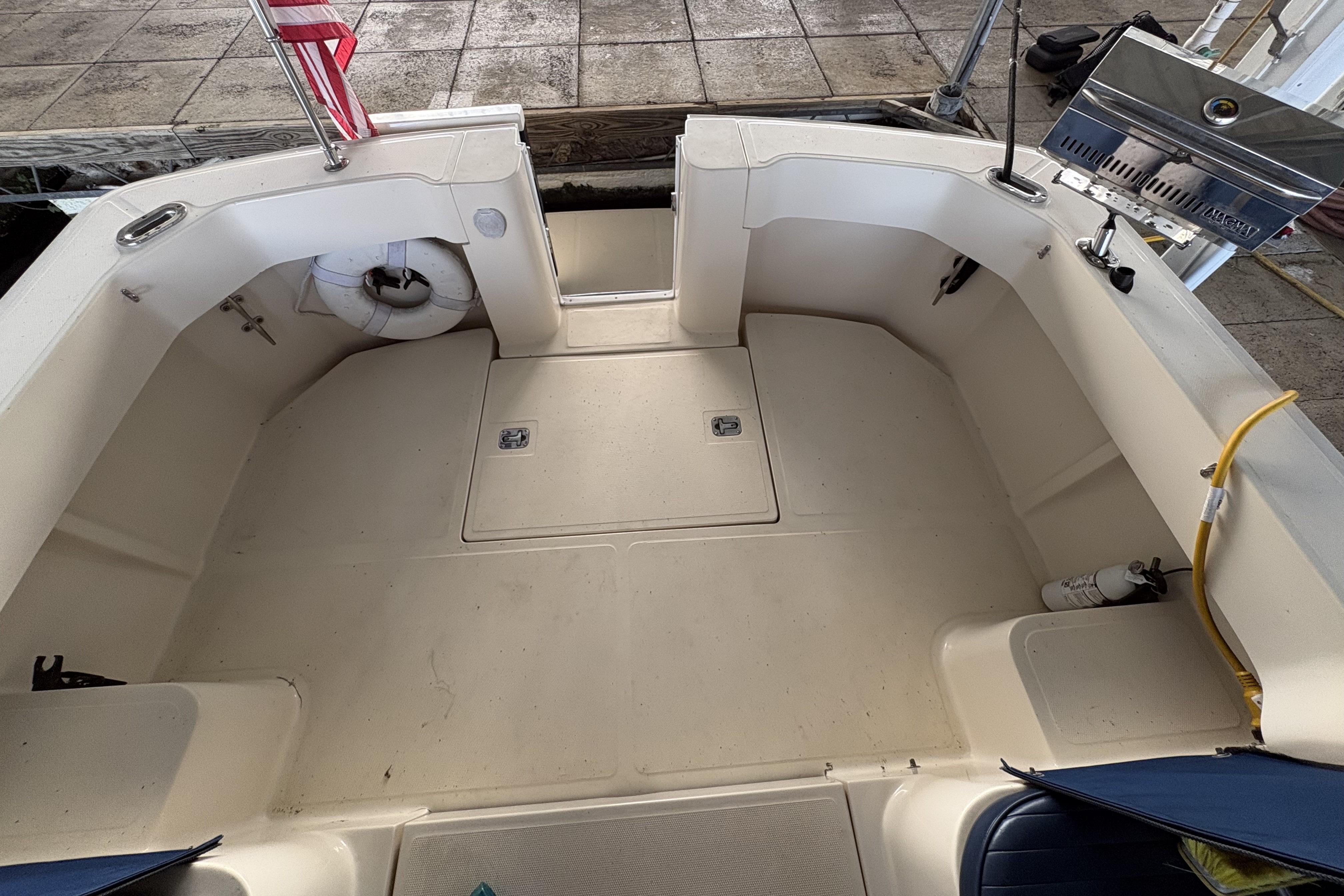 2003 Mainship Pilot 30-II boat deck with seating, life preserver, and grill.