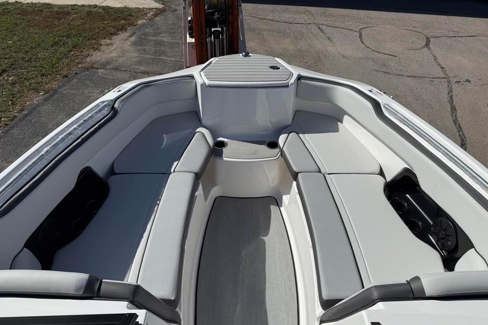 2026 Yamaha Boats AR250 interior with spacious seating and modern design.