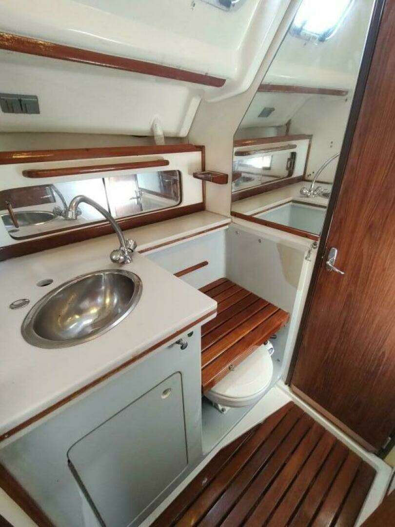 1987 Hunter 37 Legend - Image 36