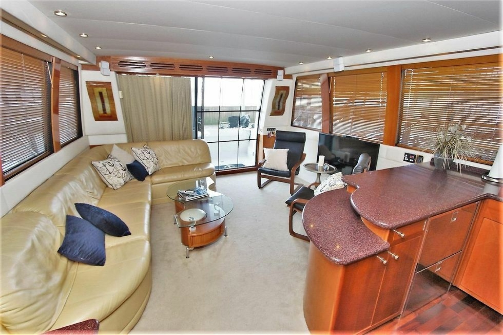 2001 Carver 570 Voyager Pilothouse - Image 21