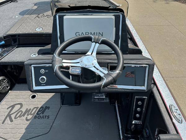 2025 Ranger Z520R Cup-Equipped boat dashboard with Garmin display and steering wheel.