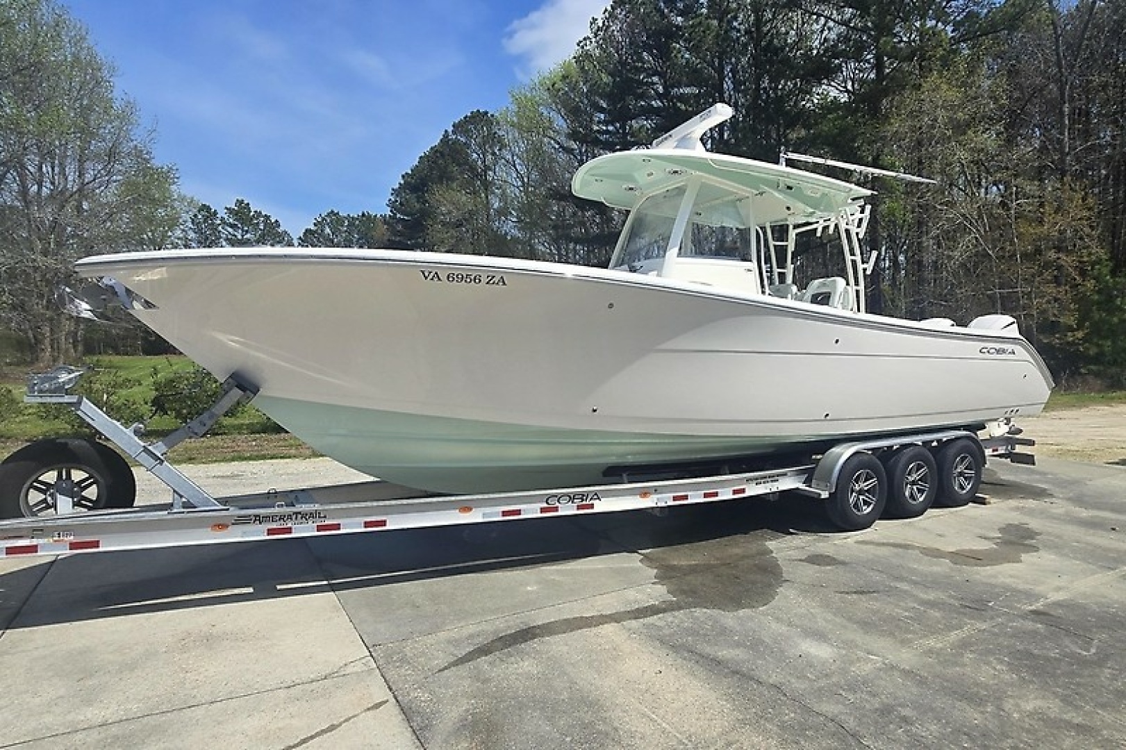 2020 Cobia 320 Center Console - Image 17