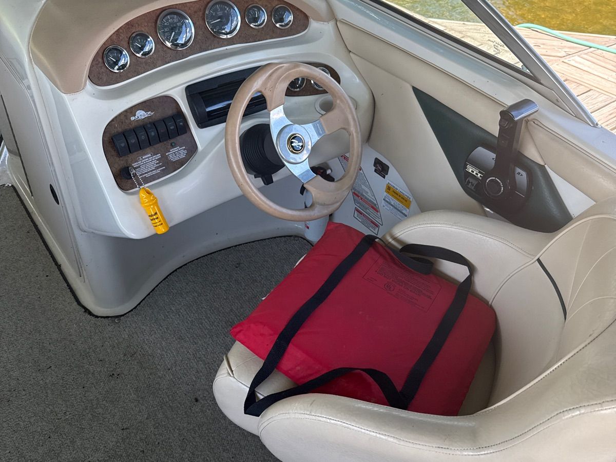 1999 Sea Ray 210 Sedan Bridge - 10
